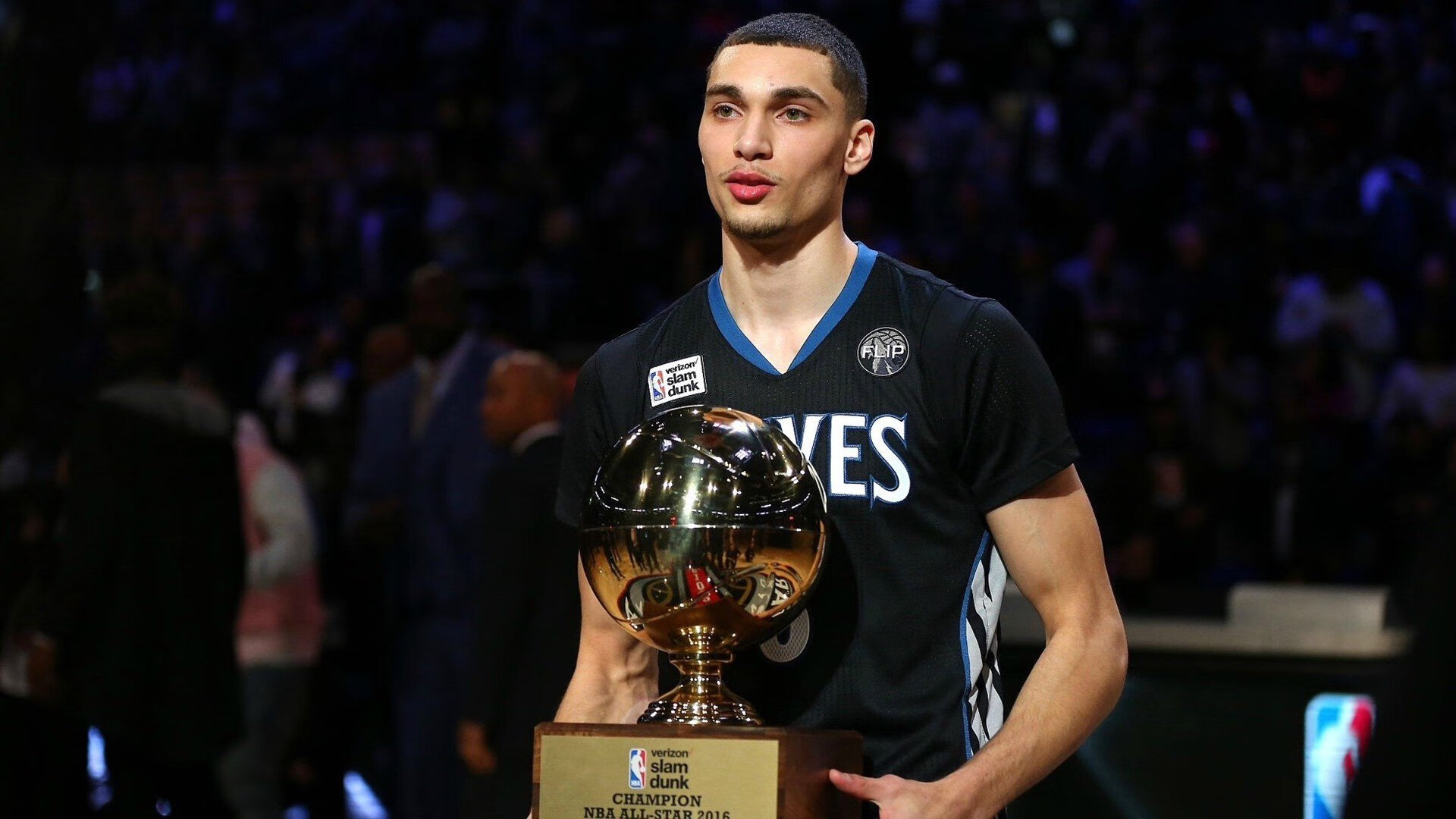 体坛巨星的动人表现：球场上的光芒，球场明星