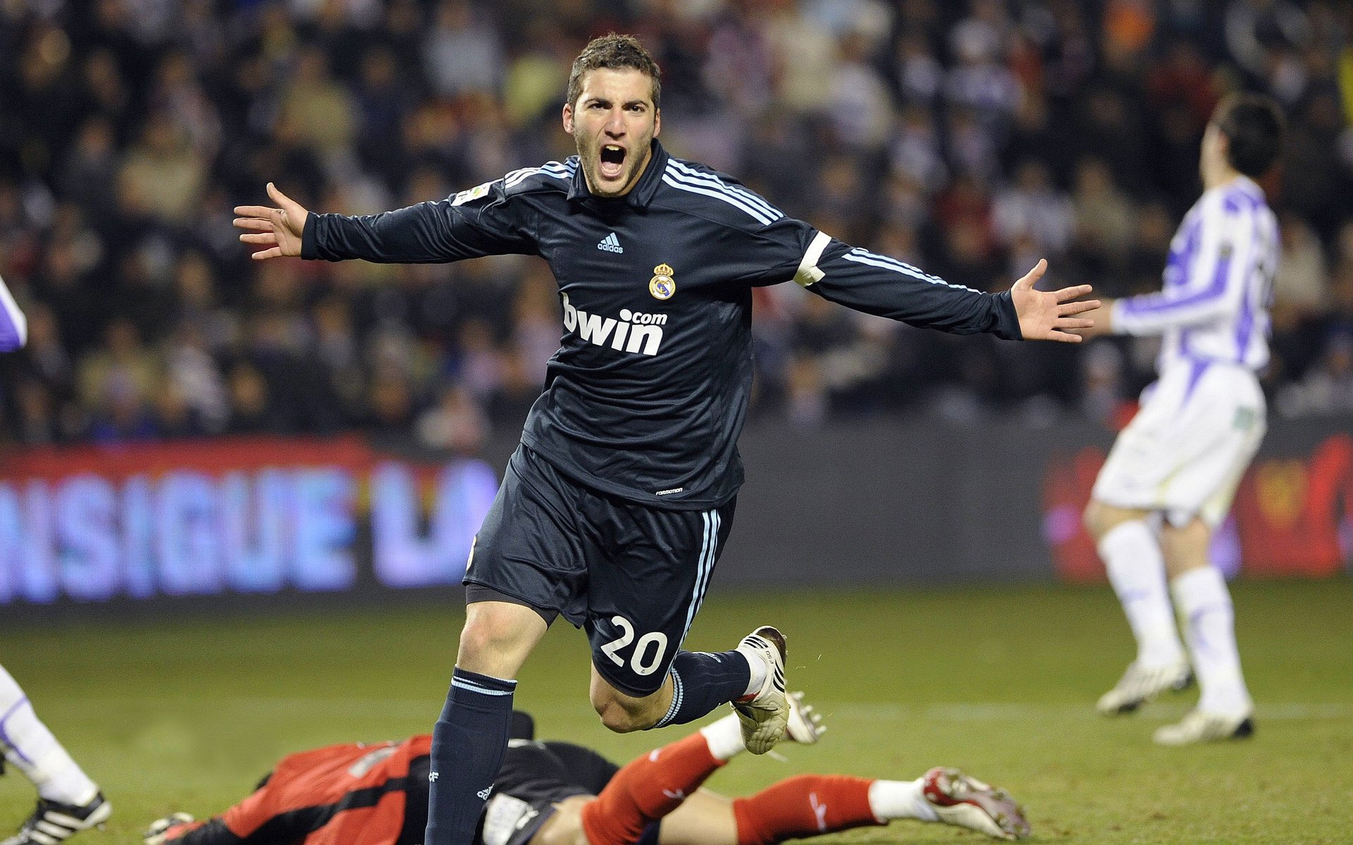 开云·体育官方网站入口-特色夜空星光跑，夜运动的新鲜体验，夜光星空壁纸